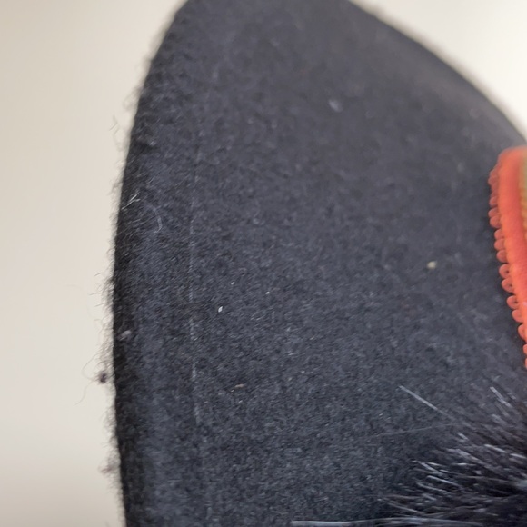 Zara Black Hat w/ Pom Pom - Picture 4 of 6